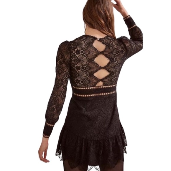 SOLD NWT SAYLOR x Free People Darragh
Mini Dress
$297
Size: M - Picture 2 of 4